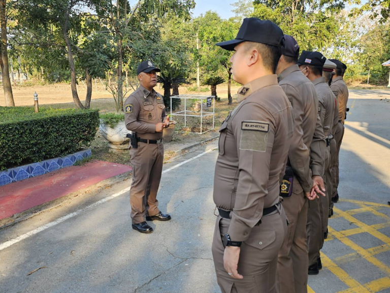 พ.ต.ท.วิศาล  ศรีโพธิ์ สวป.สภ.ทรงธรรม ได้เรียกแถวข้าราชการตำรวจสถานีตำรวจภูธรทรงธรรม