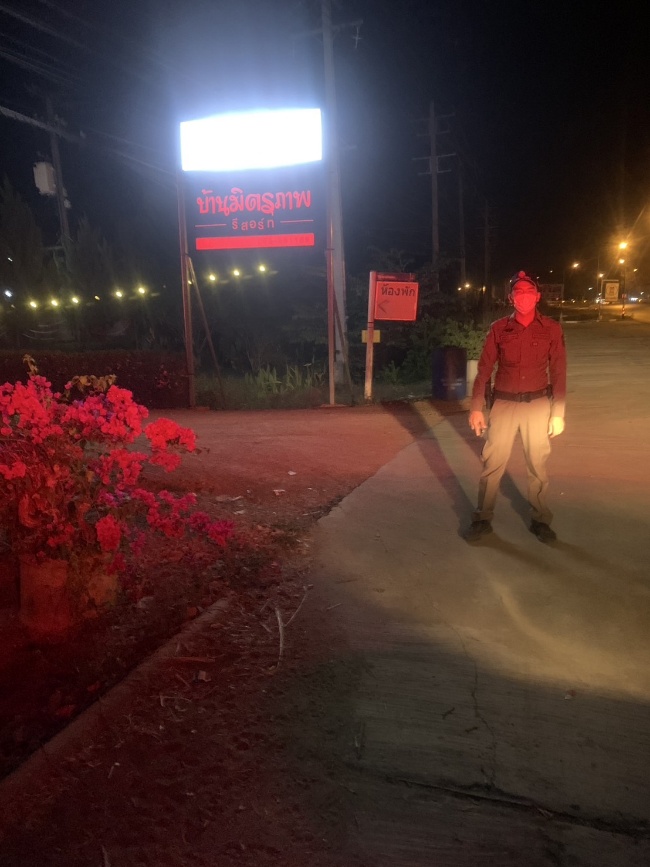 ร.ต.อ.วิโรจน์  ทับแจง รอง สว.(ป)ฯ ปฏิบัติหน้าที่ร้อยเวร 20 พร้อมด้วยสายตรวจรถยนต์ ได้ตรวจสอบพื้นที่รับผิดชอบและตรวจสถานประกอบการโรงแรมมิตรภาพ