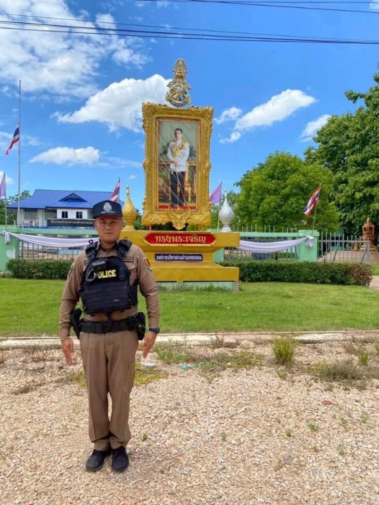 ร.ต.อ.ประสิทธิ์ มีพระจันทร์ รอง สว.(ป)ฯ พร้อมสายตรวจรถยนต์ ออกตรวจในเขตพื้นที่รับผิดชอบ