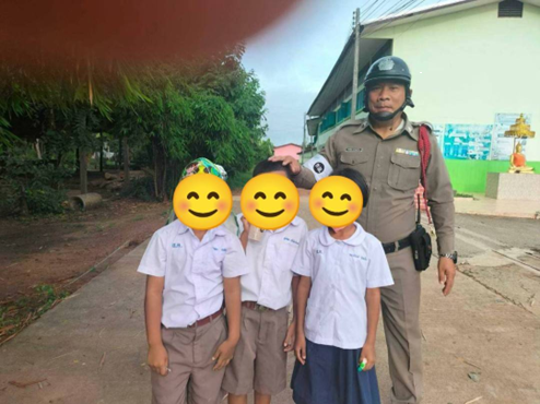 ร.ต.ต.สมชาย ขำอินทร์ รอง สว(ป.) สภ.ทรงธรรม อำนวยความสะดวกด้านการจราจร